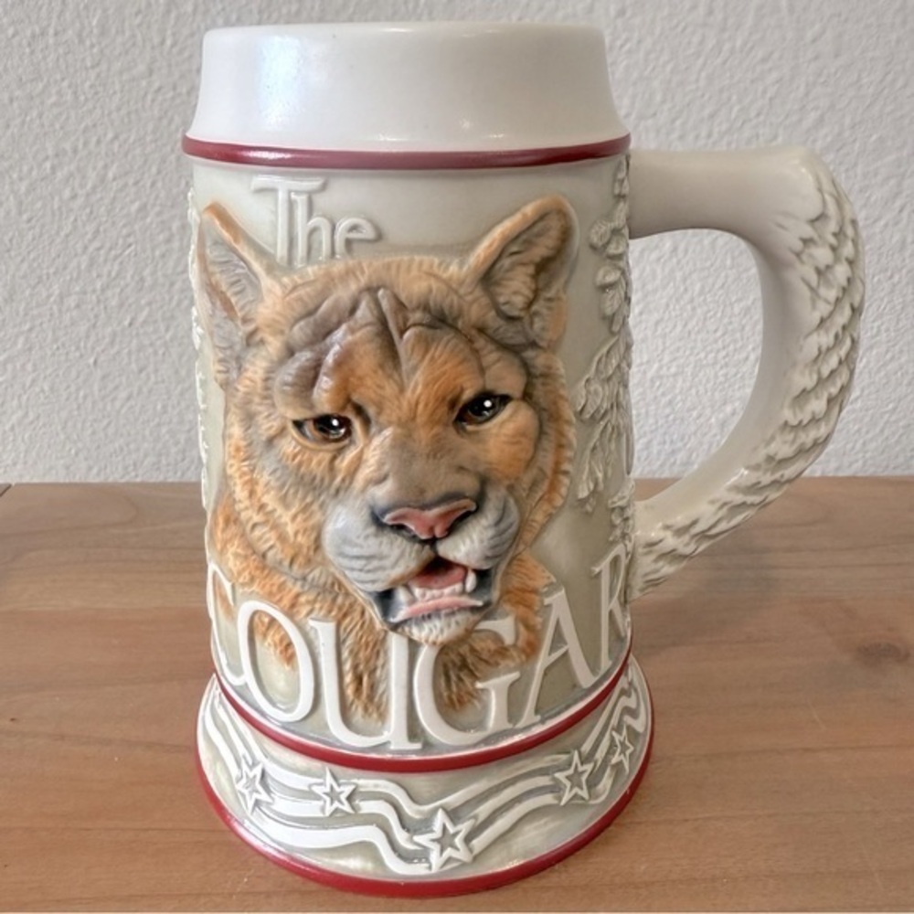 💙Avon Vintage American Animal Stein “The Cougar” with original box 2000’